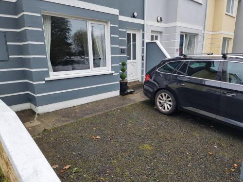 3 bedrooms sleep 7 garden private parking