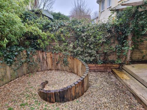 3 bedrooms sleep 7 garden private parking