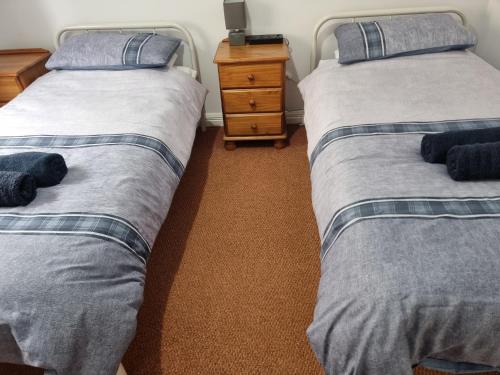 3 bedrooms sleep 7 garden private parking