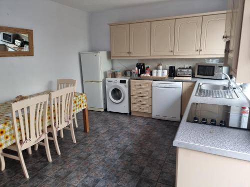 3 bedrooms sleep 7 garden private parking