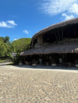 lakwa motel lio beach