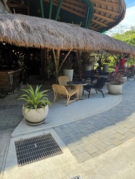 lakwa motel lio beach