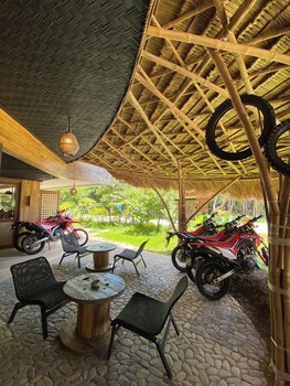 lakwa motel lio beach