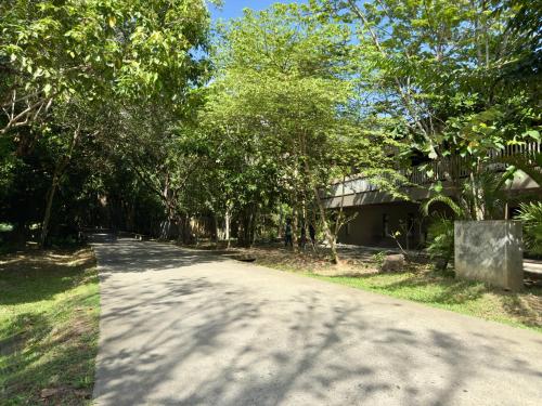 lakwa motel lio beach