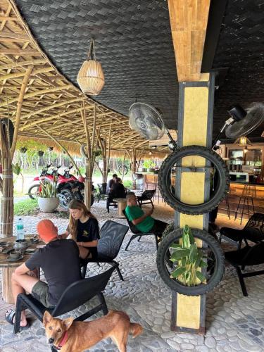 lakwa motel lio beach