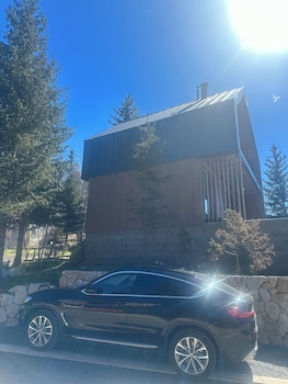 monte pine chalet 1