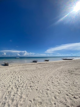 Hibiscus Dive Inn,,3 star