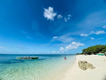 Hibiscus Dive Inn,,3 star
