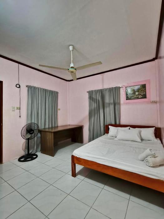 hibiscus dive inn