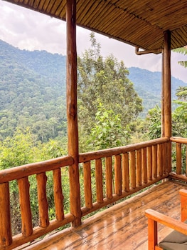 Gorilla Bluff Lodge,,4 star