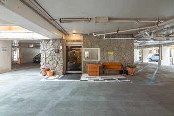 2br 2ba condos in kuhio at waikiki with parking