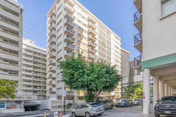 2br 2ba condos in kuhio at waikiki with parking