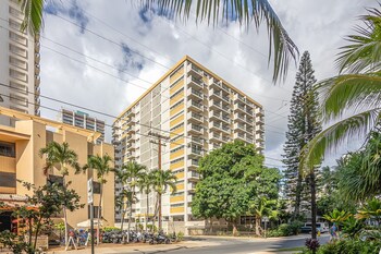 2br 2ba condos in kuhio at waikiki with parking
