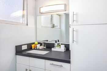 2br 2ba condos in kuhio at waikiki with parking