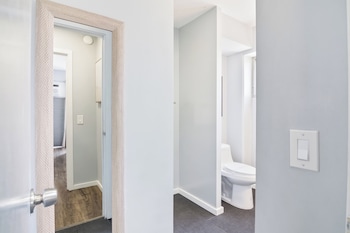 2br 2ba condos in kuhio at waikiki with parking