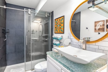 2br 2ba condos in kuhio at waikiki with parking