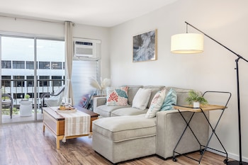 2br 2ba condos in kuhio at waikiki with parking