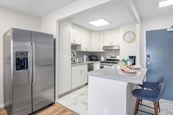 2Br/2Ba Condos In Kuhio At Waikiki With Parking!,,2 star