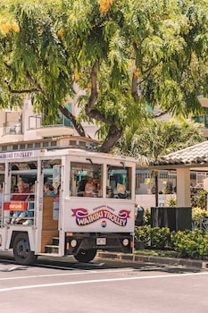2br 2ba condos in kuhio at waikiki with parking