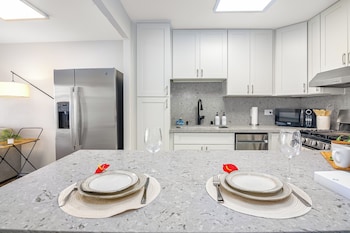 2Br/2Ba Condos In Kuhio At Waikiki With Parking!,,2 star