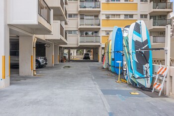 2br 2ba condos in kuhio at waikiki with parking