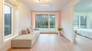 Danyang Greennarae Dokche Poolvilla Pens,,3 star