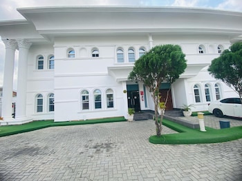 presken white house micheal olawale