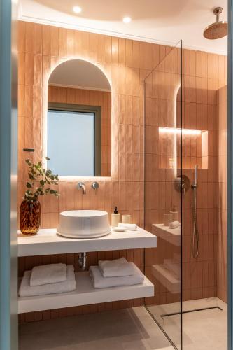 whisper athens suites