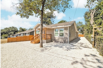 spacious and homey 4br 3ba w amenities near downtown