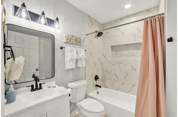 spacious and homey 4br 3ba w amenities near downtown