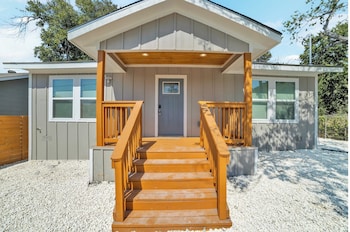 spacious and homey 4br 3ba w amenities near downtown