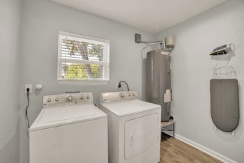 spacious and homey 4br 3ba w amenities near downtown