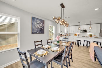 spacious and homey 4br 3ba w amenities near downtown