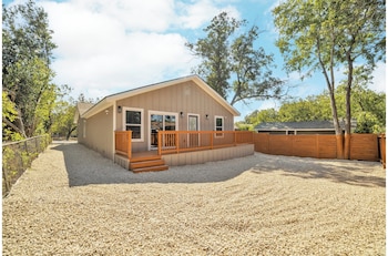 spacious and homey 4br 3ba w amenities near downtown