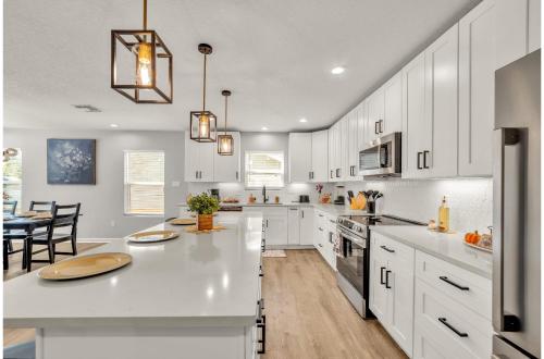 spacious and homey 4br 3ba w amenities near downtown