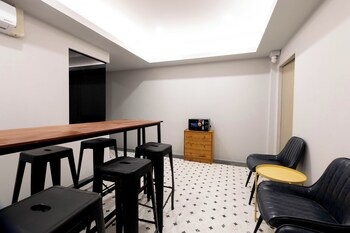 mellow poshtel kata beach