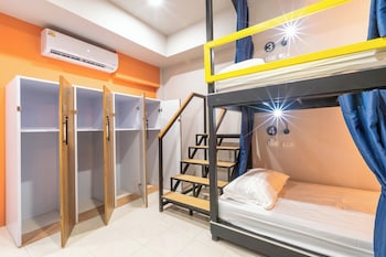 mellow poshtel kata beach