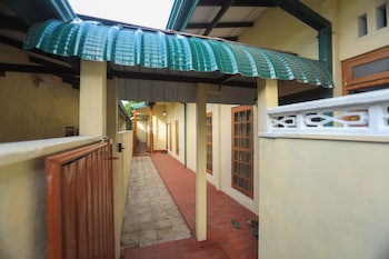 mango tree retreat