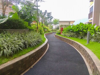 good location and cozy studio at springlake summarecon bekasi apartment