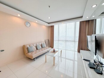 restful and simple 2br at the via and the vue apartment