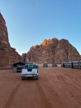 wadi rum hikes and camp