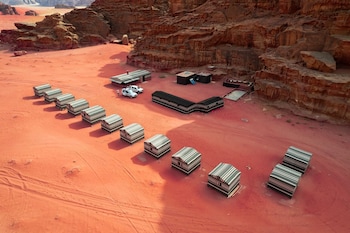 wadi rum hikes and camp