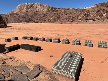 wadi rum hikes and camp