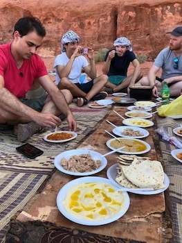 wadi rum hikes and camp