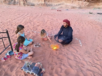 wadi rum hikes and camp