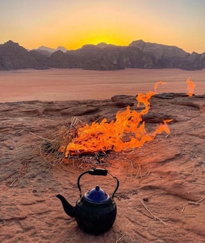 wadi rum hikes and camp