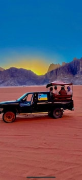 wadi rum hikes and camp