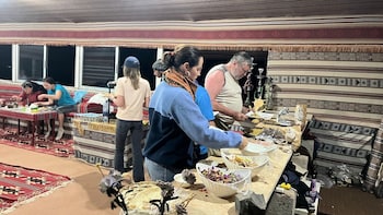 wadi rum hikes and camp