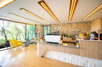 the blue mavi hotel