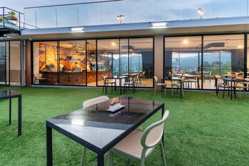the blue mavi hotel
